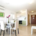 Majda 1932 Apartman Fazana