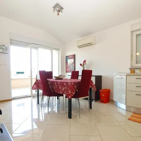 Majda 1932 Apartment