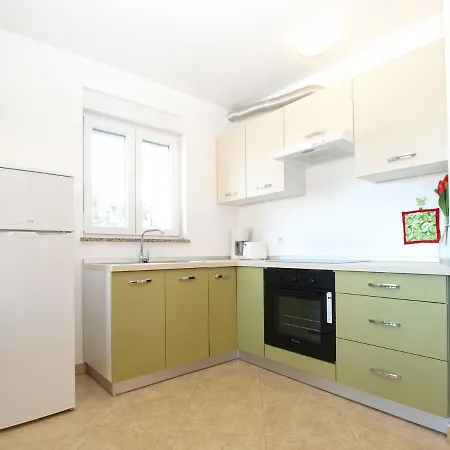 Apartment Majda 1932 Fazana