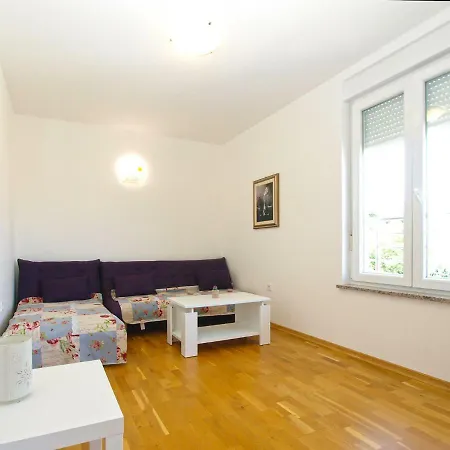 Majda 1932 Apartment