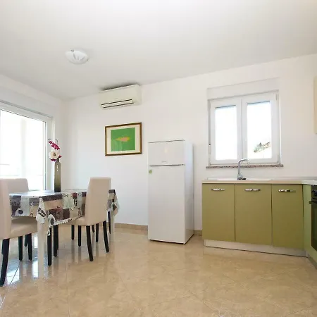 Apartment Majda 1932 Fazana