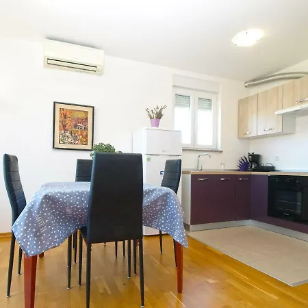 Majda 1932 Apartment *
