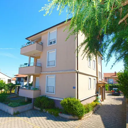 Apartment Majda 1932 Fazana